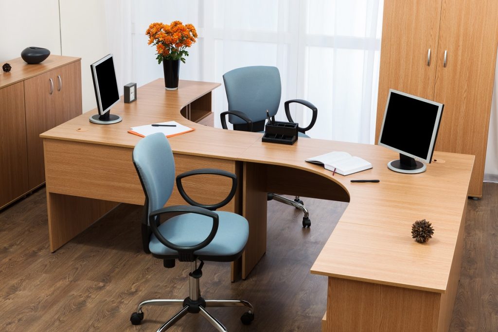 L-shaped desk with wave