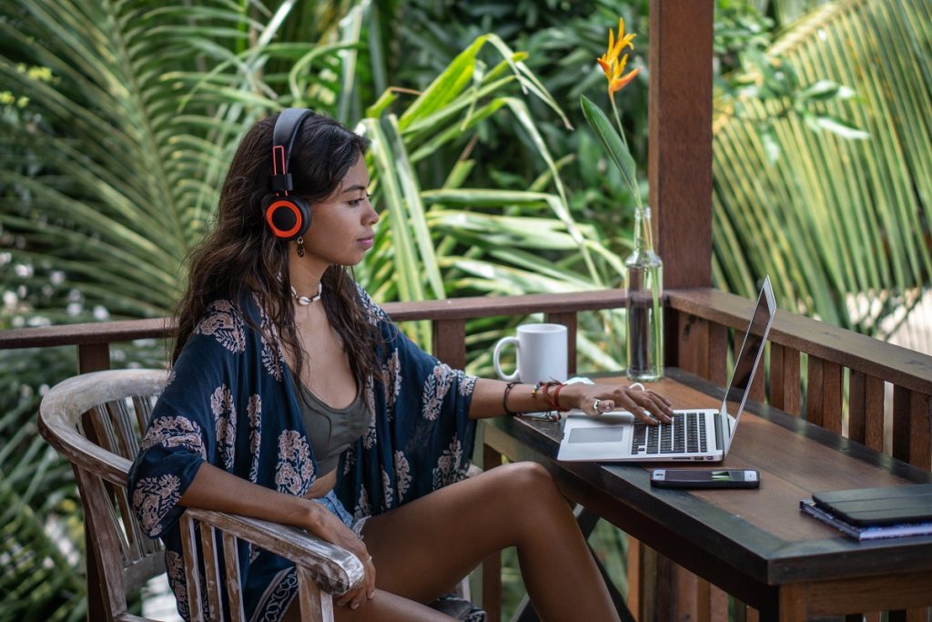 DIgital nomad in Bali connects with the best hotspots for remote work