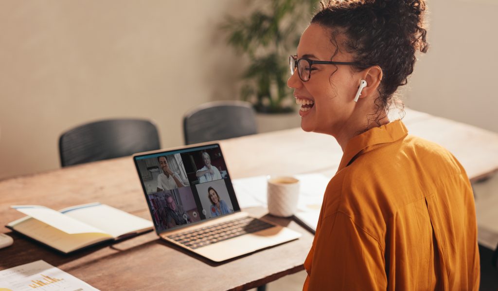 Engaging in virtual meeting